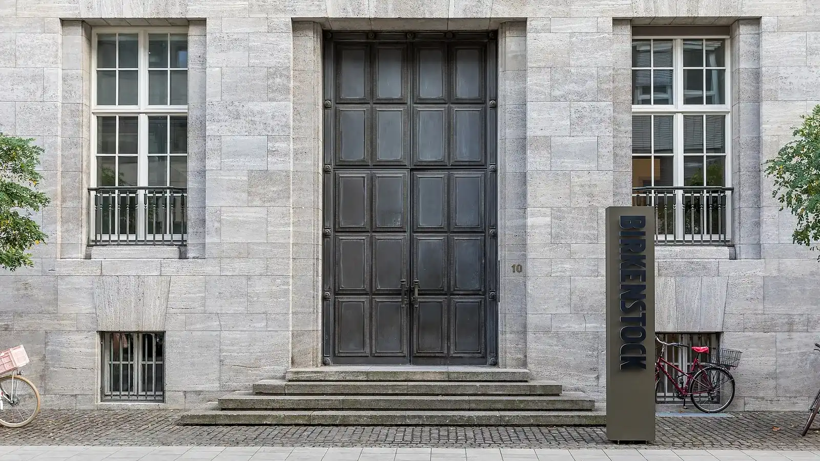 Büro- und Verwaltungsgebäude Von-Werth-Str. 10-12, Eingang, Sitz von Birkenstock