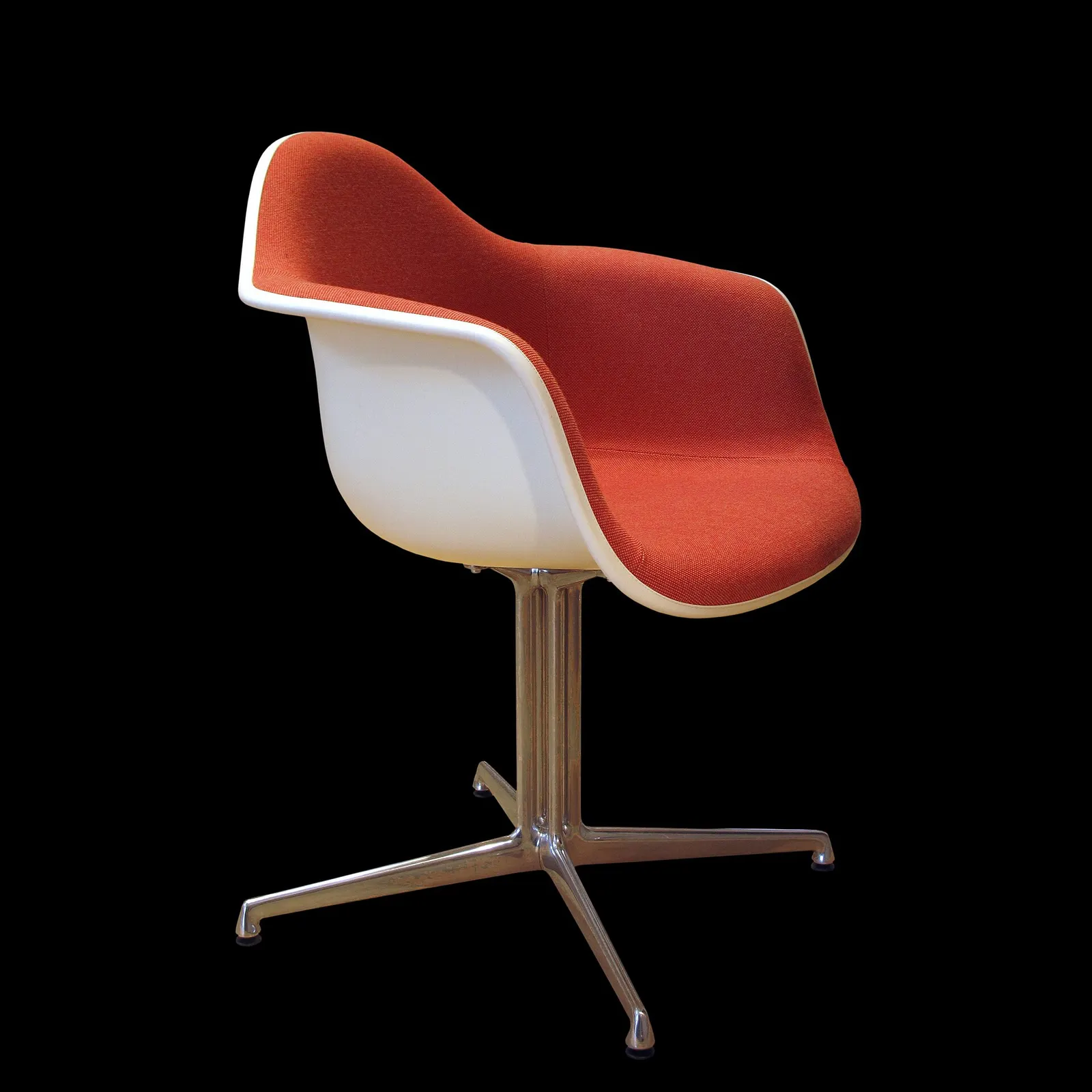Eames plastic chair