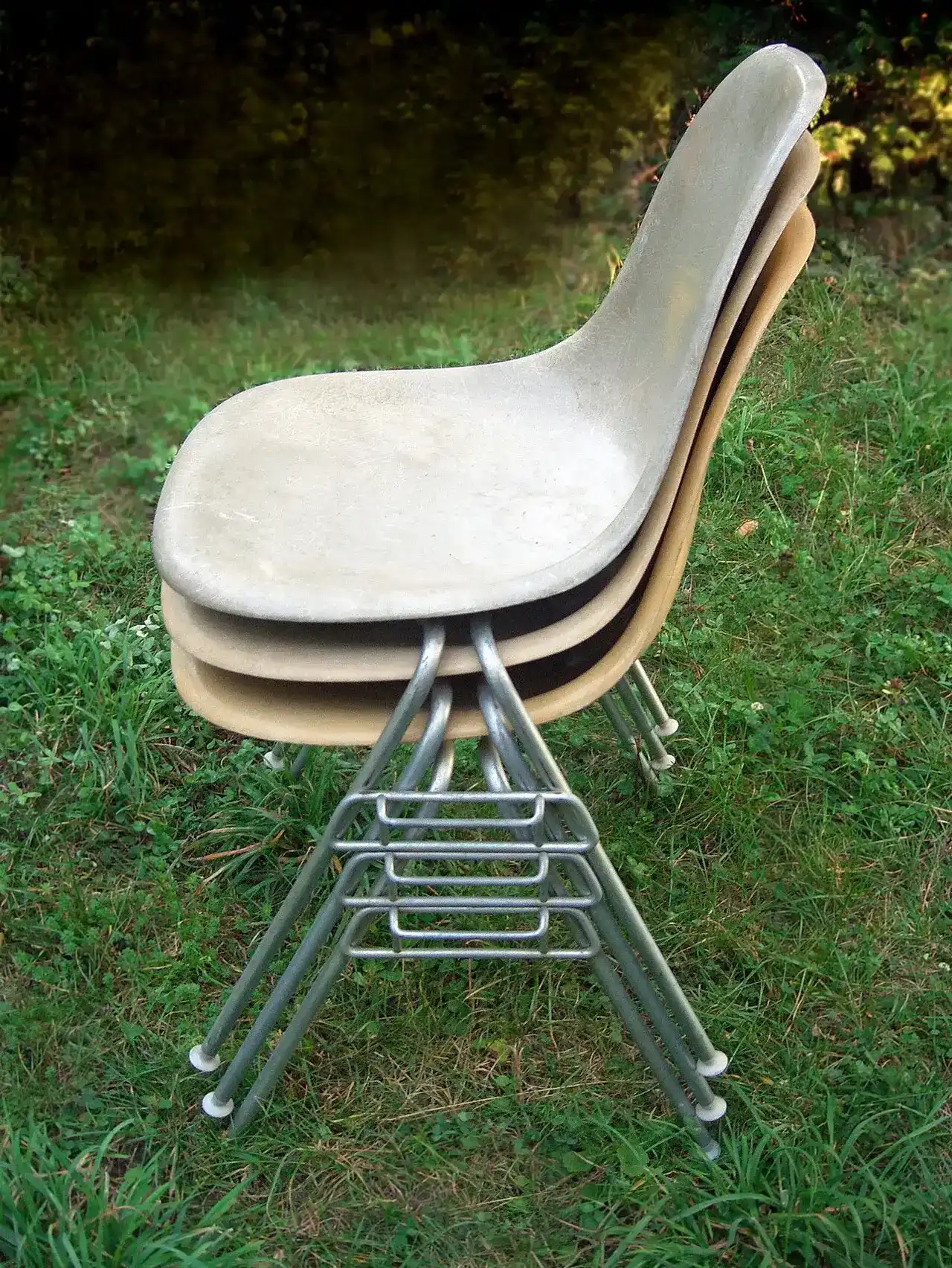 Eames stapelstuhl